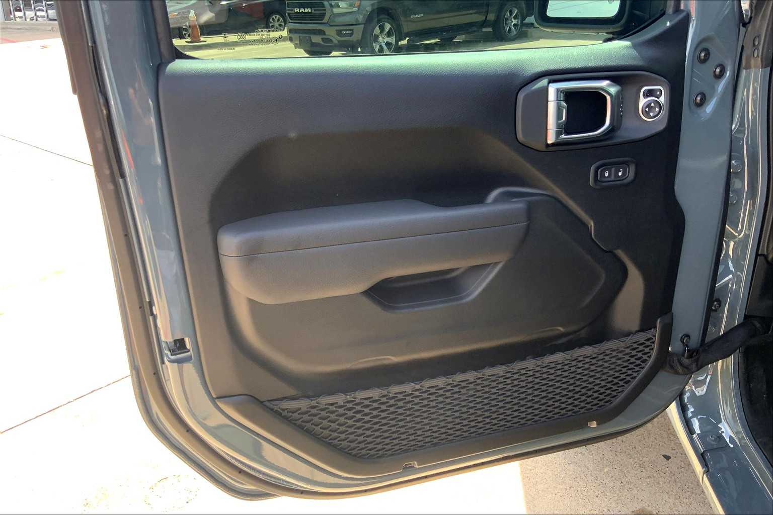 2025 Jeep Wrangler Sport S photo 9