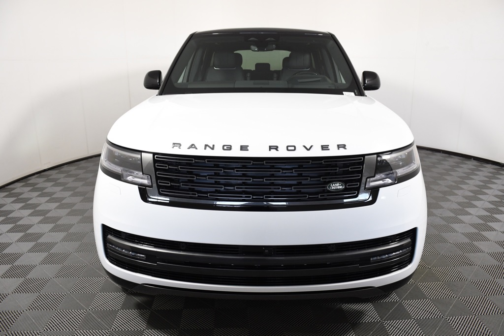 2025 Land Rover Range Rover SE photo 2