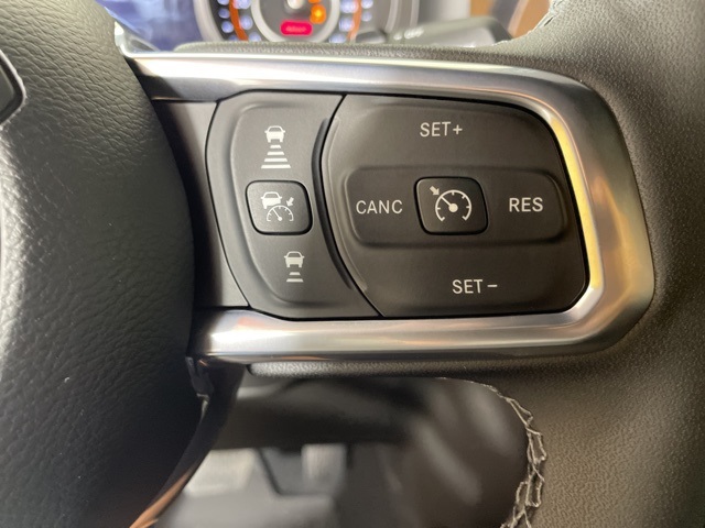 2025 Jeep Wrangler Sahara photo 24