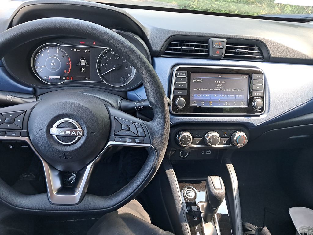 2025 Nissan Versa 1.6 SV photo 12