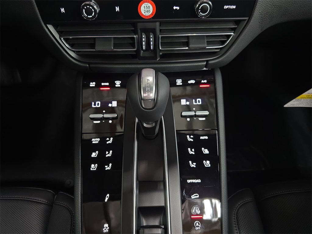 2026 Porsche Macan S photo 18
