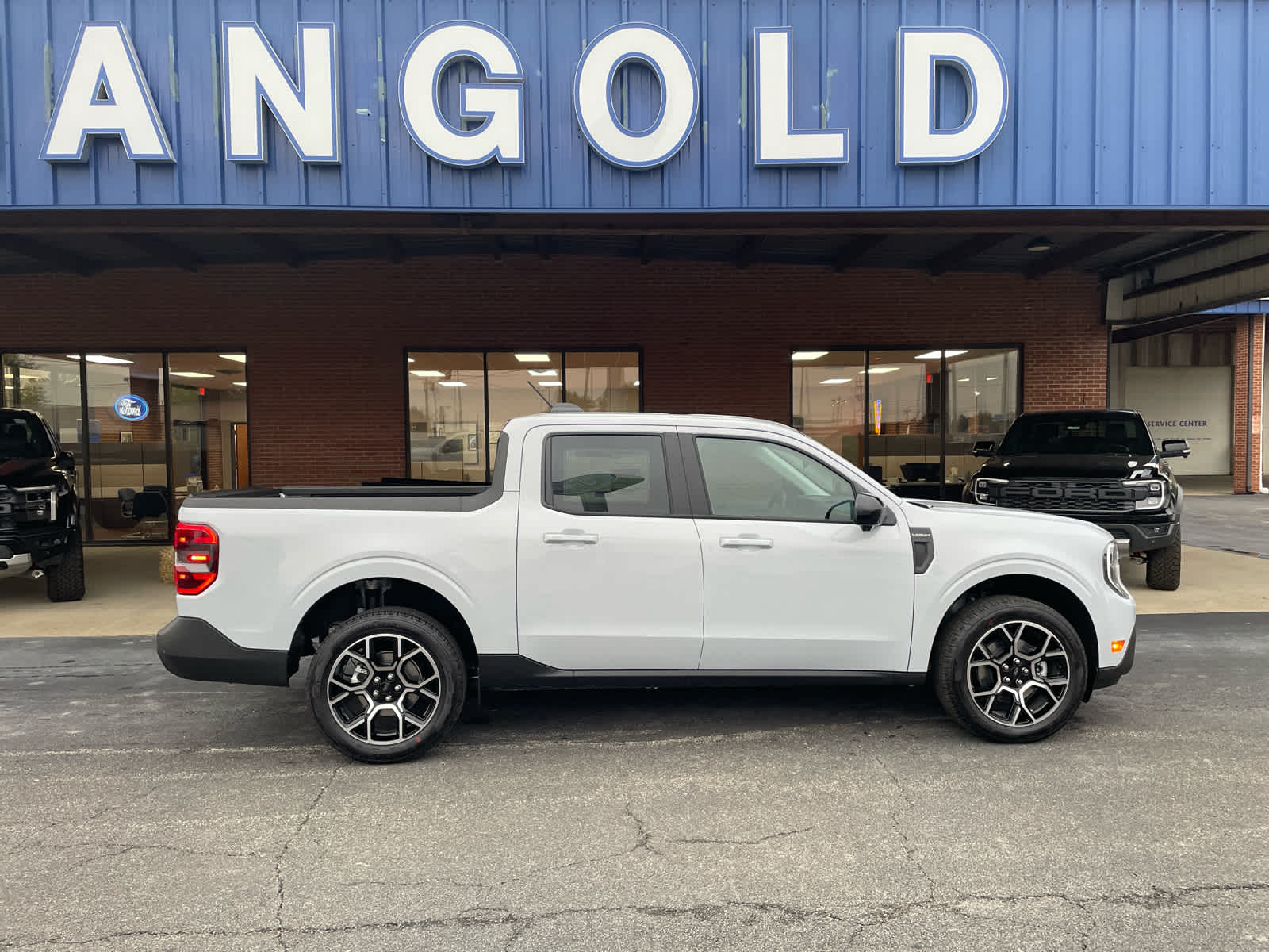 2025 Ford Maverick Lariat photo 3