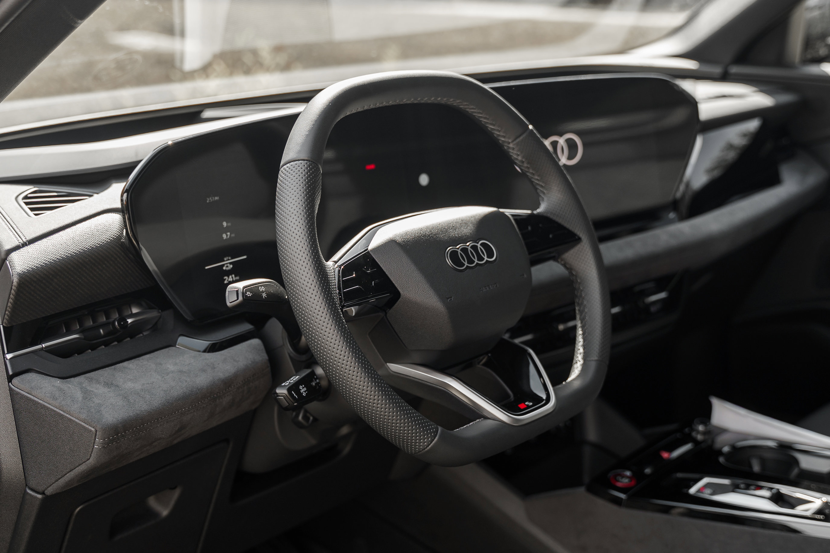 2025 Audi SQ6 photo 9