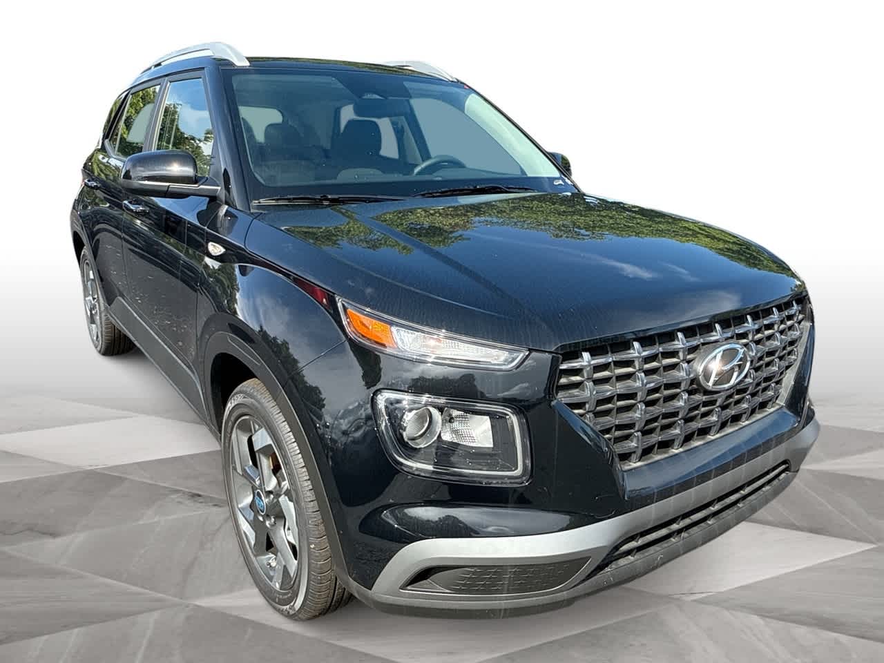 2025 Hyundai Venue SEL photo 2