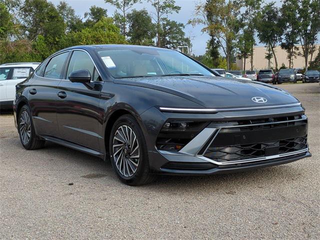 2025 Hyundai Sonata Hybrid Limited photo 3