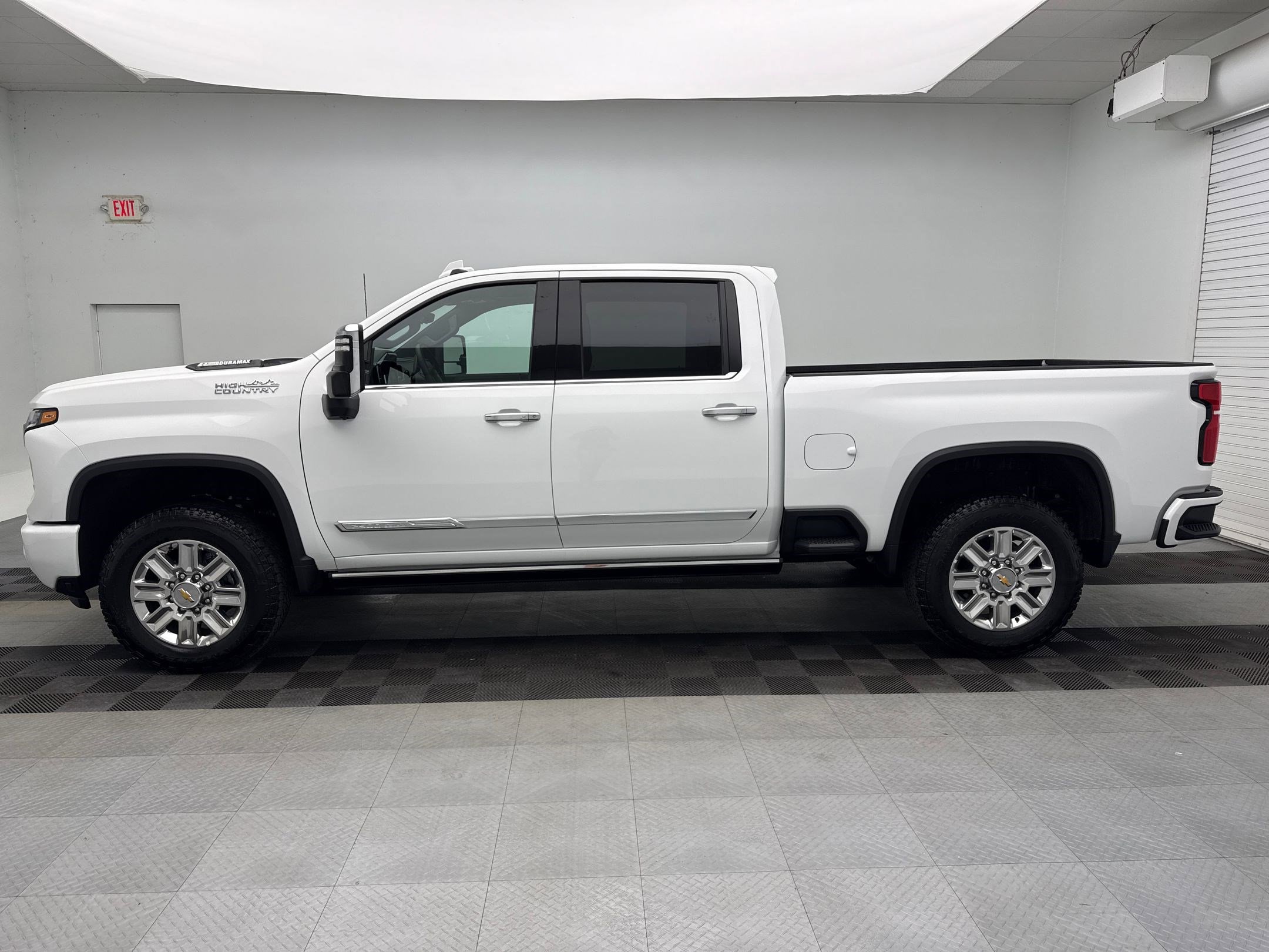 2025 Chevrolet Silverado 2500HD High Country photo 2