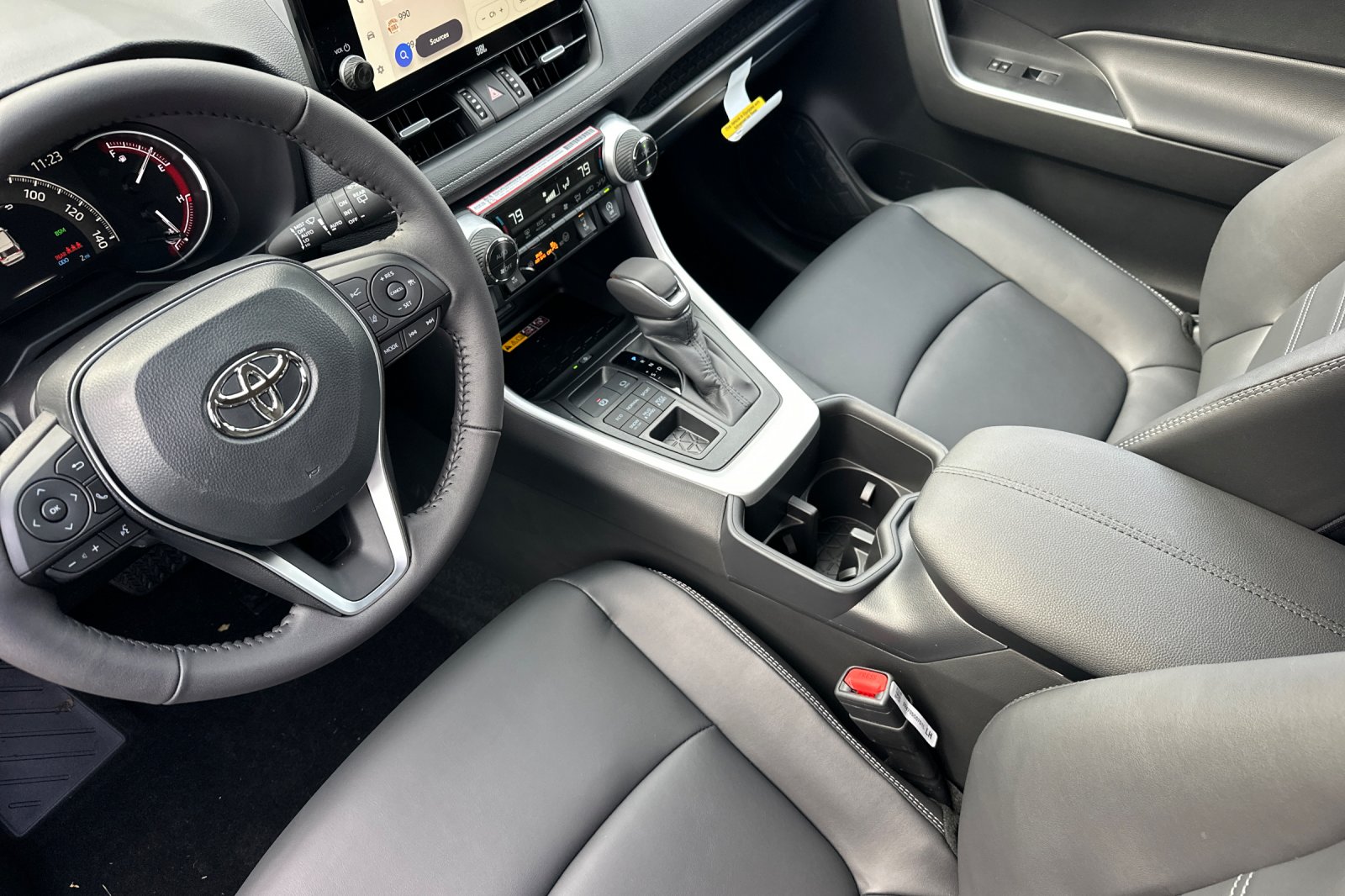 2025 Toyota RAV4 XLE Premium photo 4