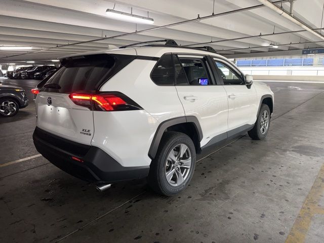 2024 Toyota RAV4 Hybrid XLE photo 4