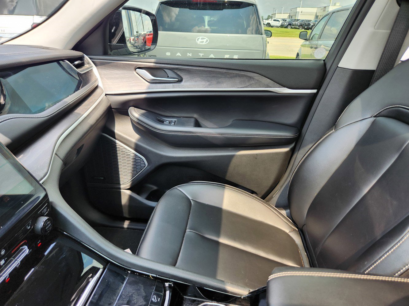 2023 Jeep Cherokee Base photo 16