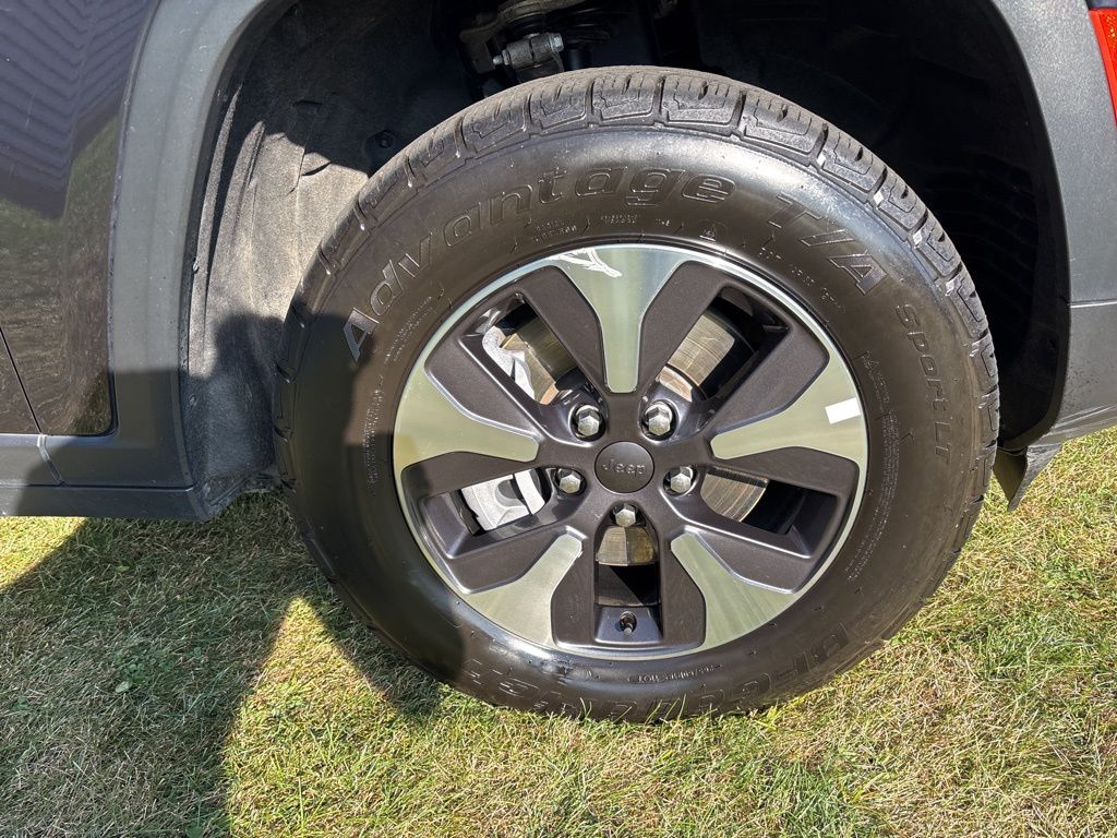 2024 Jeep Cherokee Limited 4xe photo 11