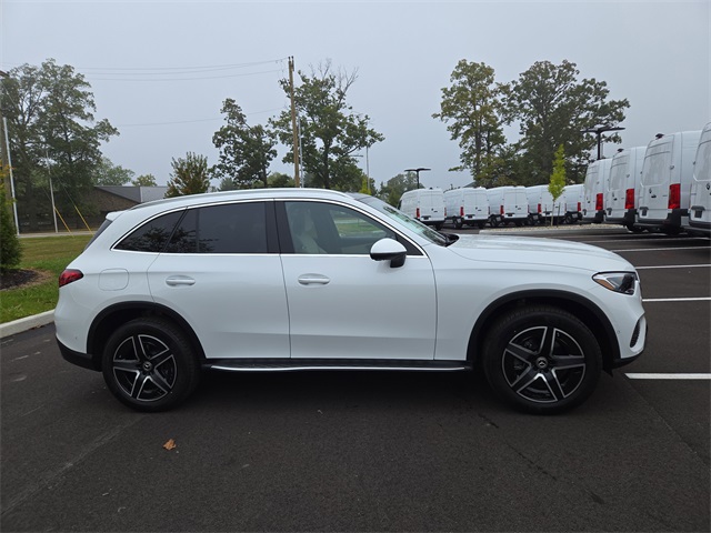 2026 Mercedes Benz GLC 300 4MATIC photo 2