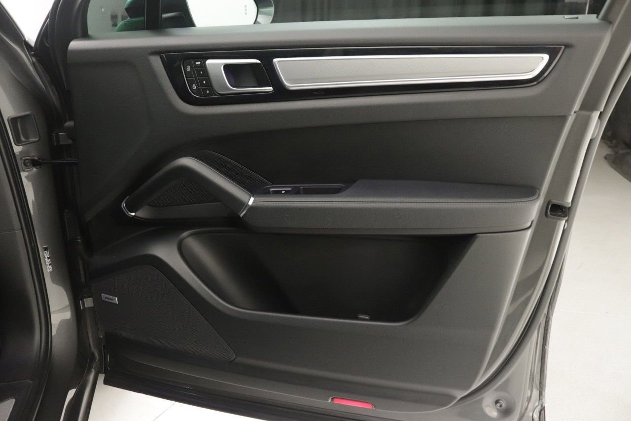 2022 Porsche Cayenne Coupe Base photo 18
