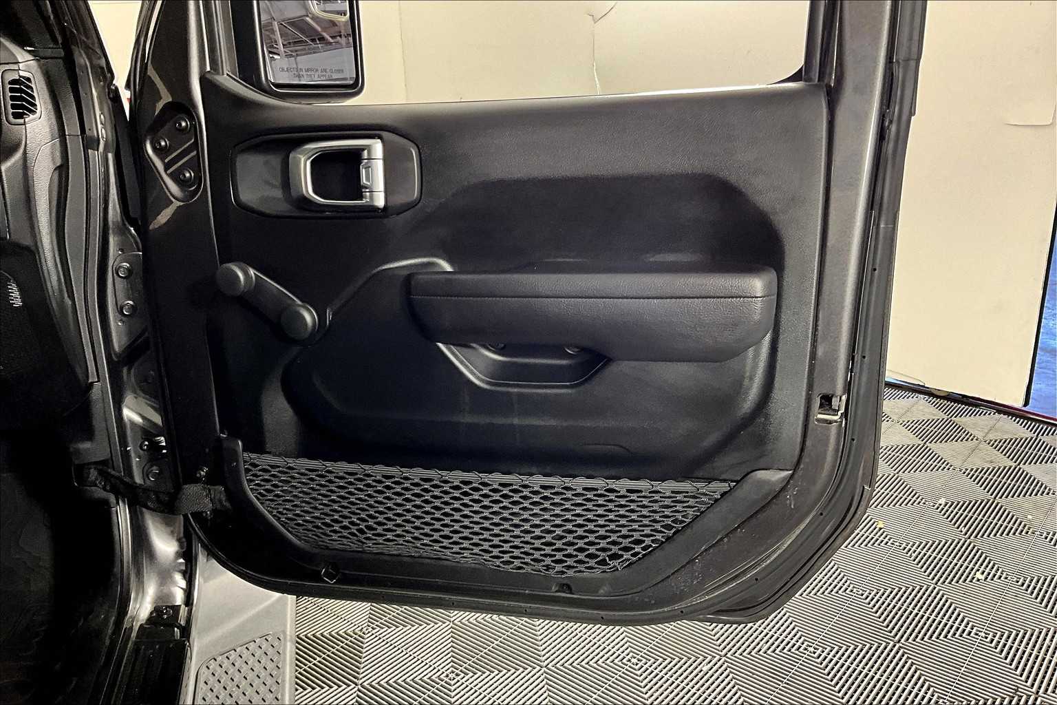 2022 Jeep Gladiator Sport photo 18