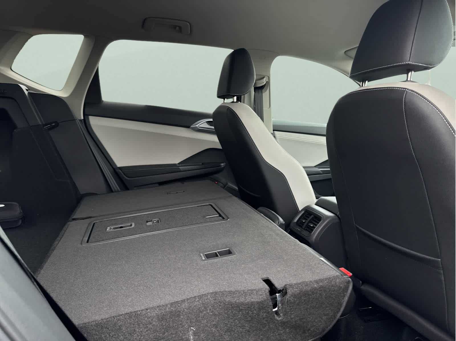 2025 Volkswagen Taos SE photo 38