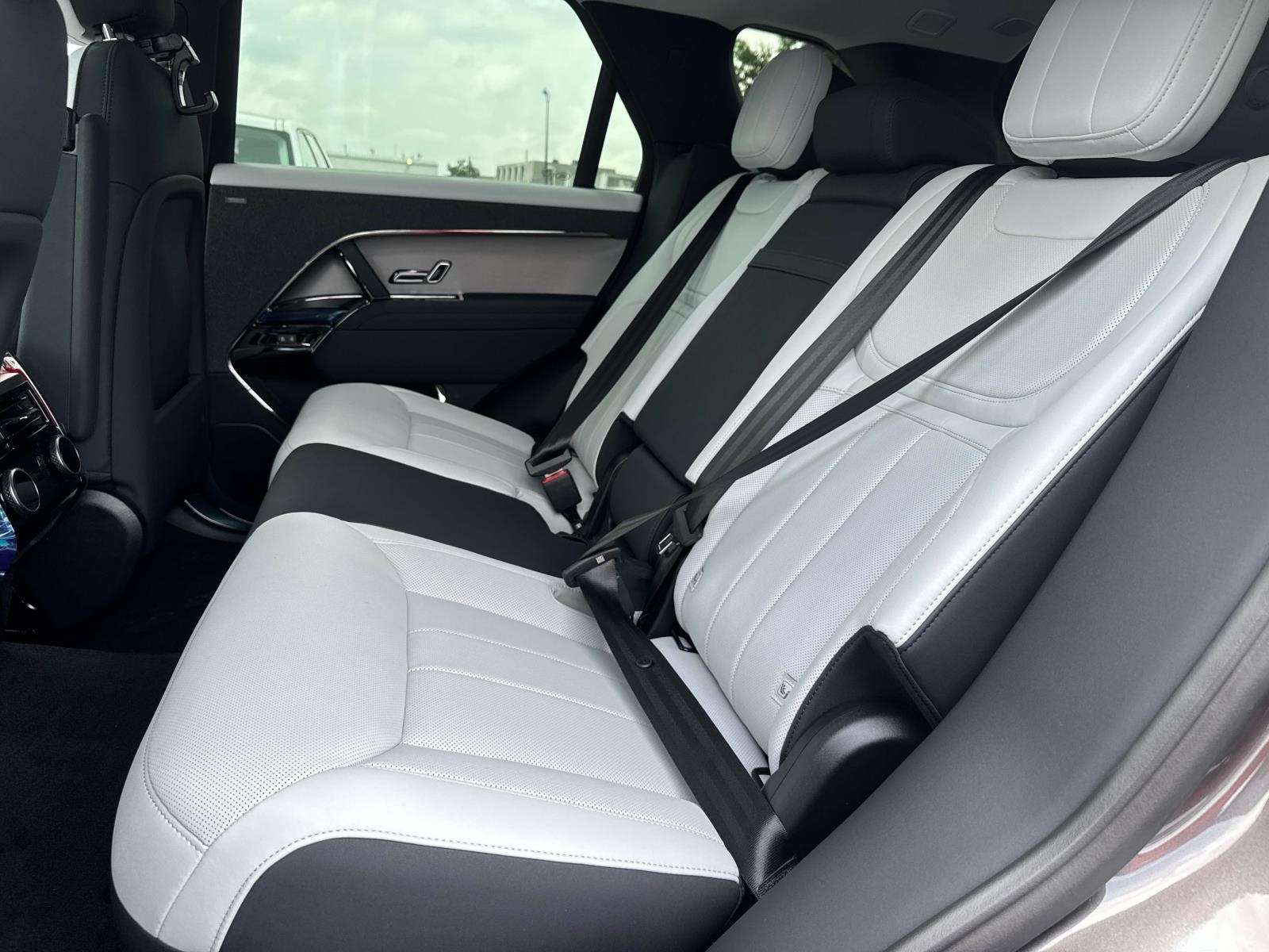 2025 Land Rover Range Rover Sport SE photo 7