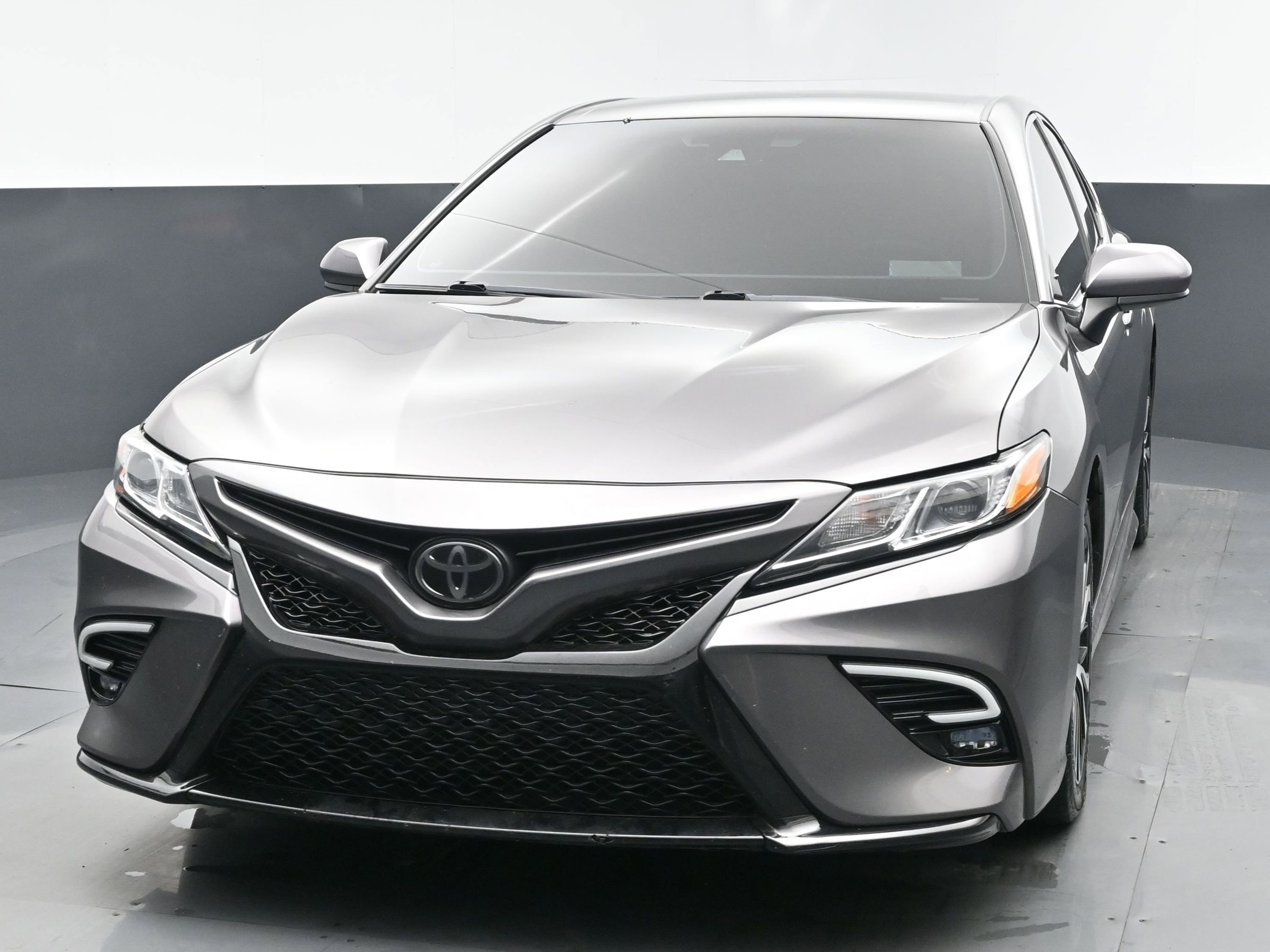 2020 Toyota Camry SE photo 23
