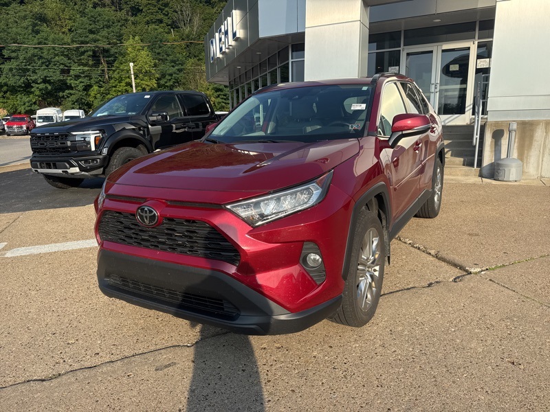 2021 Toyota RAV4 XLE Premium photo 3