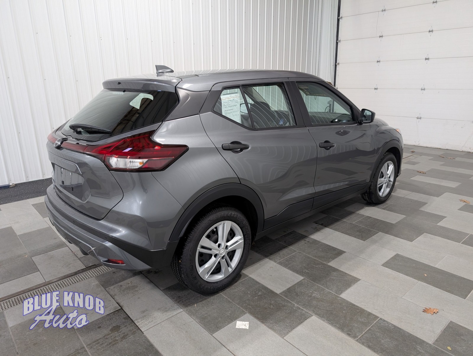 2025 Nissan Kicks Play S photo 3