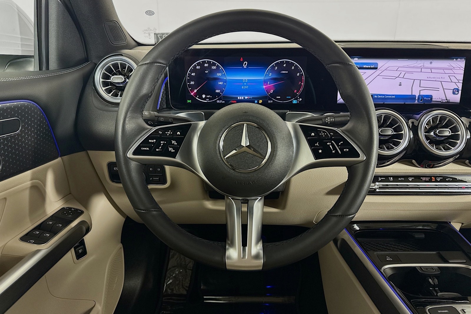 2025 Mercedes Benz GLB 250 photo 4