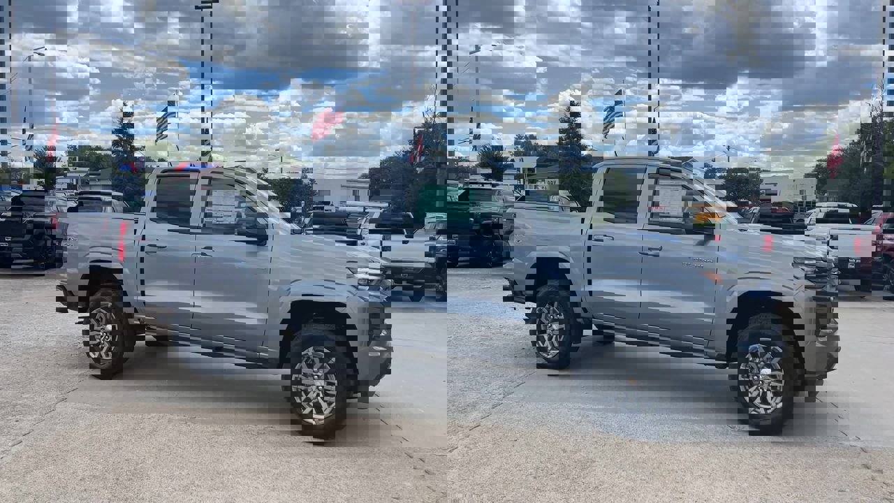 2026 Chevrolet Colorado LT photo 2