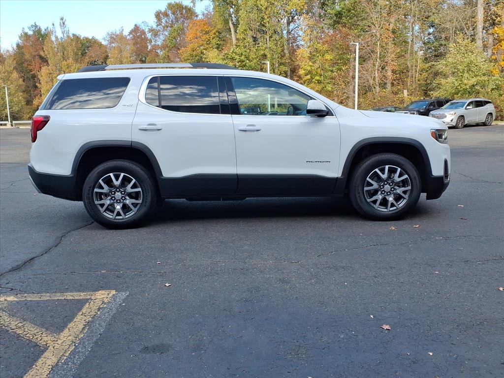 2023 GMC Acadia SLT's photo