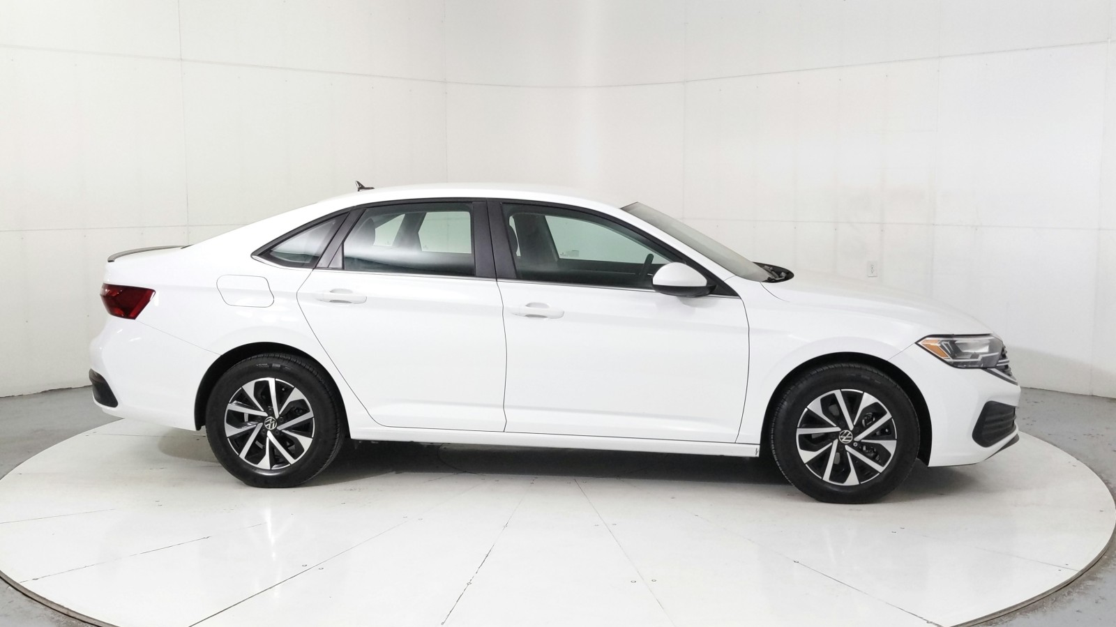 Used 2024 WHITE Volkswagen S image 6
