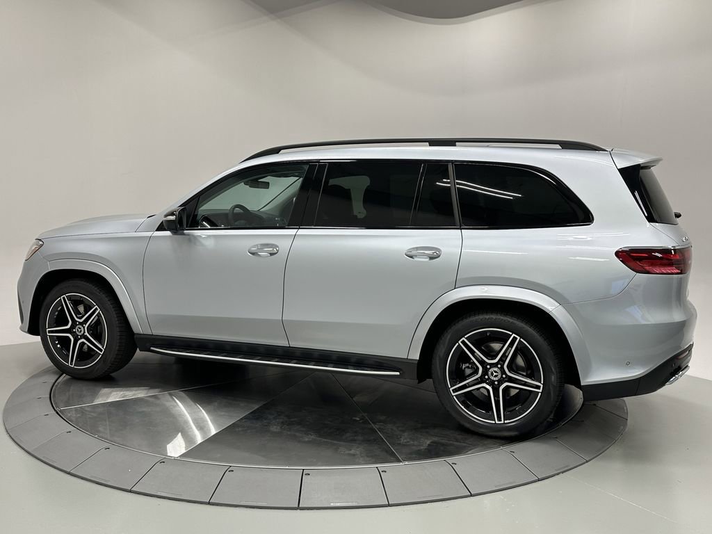 2026 Mercedes Benz GLS 450 4MATIC photo 4
