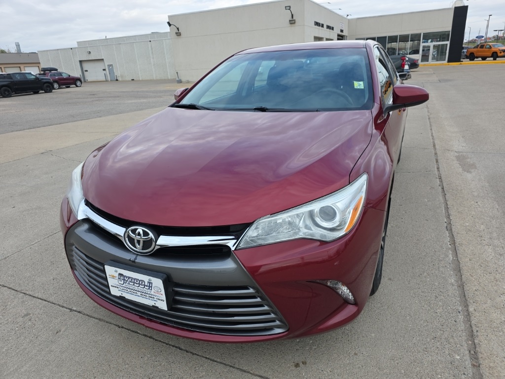 2016 Toyota Camry LE's photo