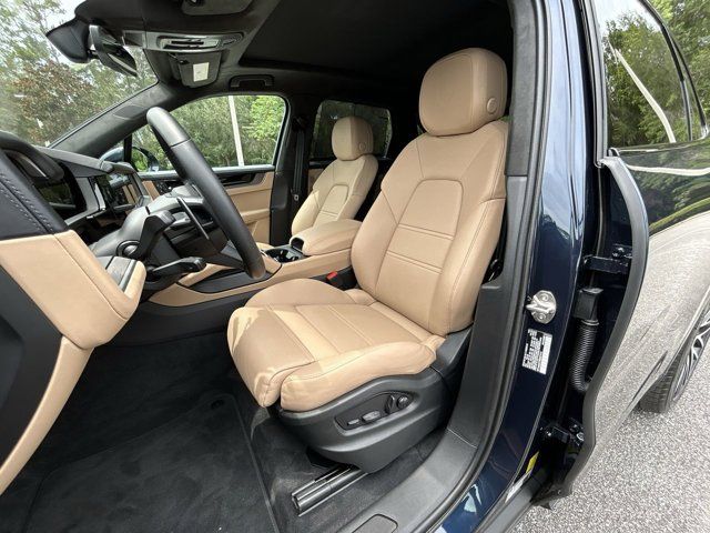 2025 Porsche Cayenne E-Hybrid Turbo photo 5