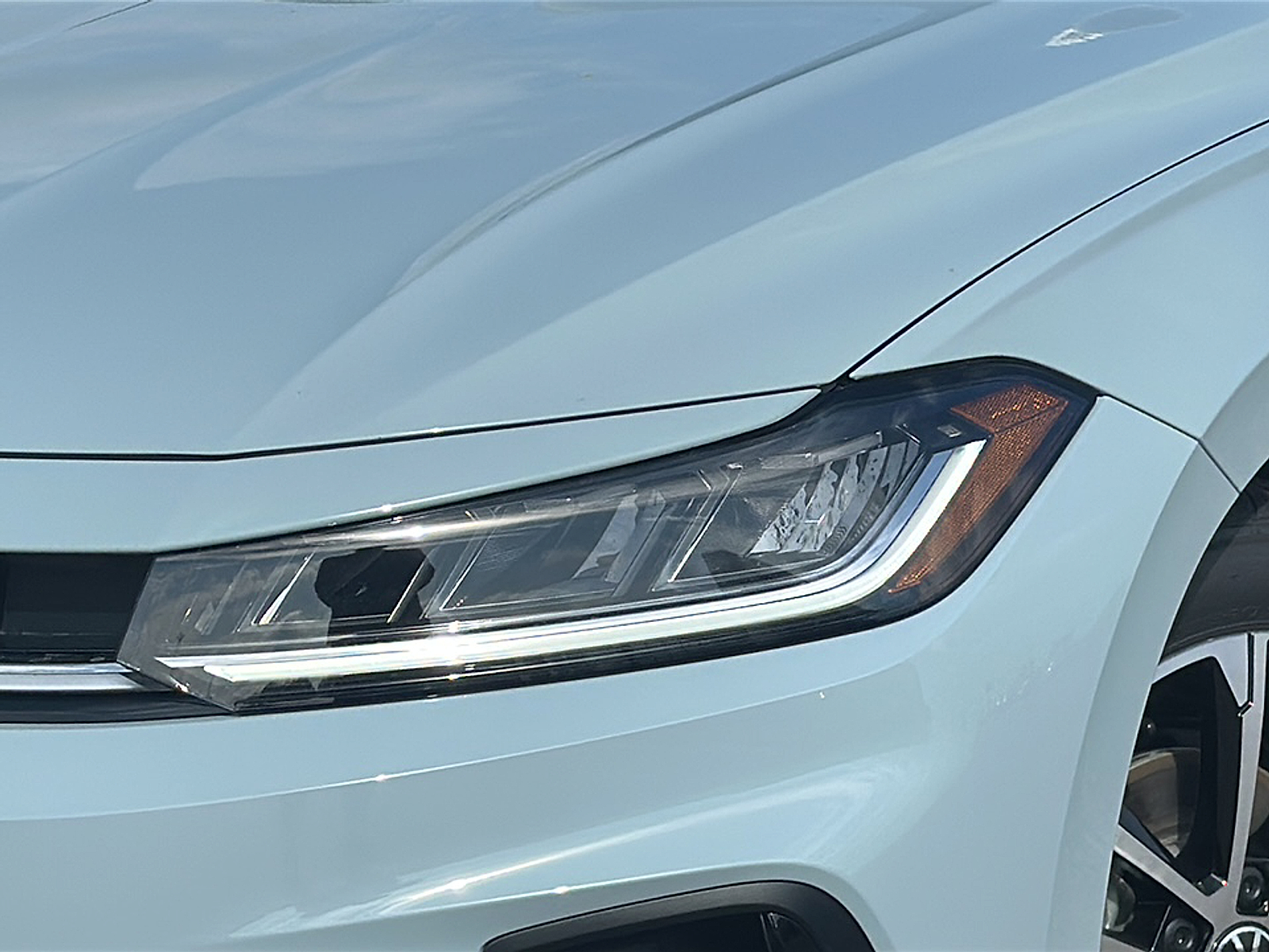 2025 Volkswagen Jetta 1.5T Sport photo 2