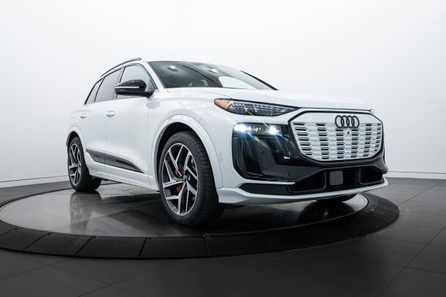 2025 Audi SQ6 e-tron Premium Plus