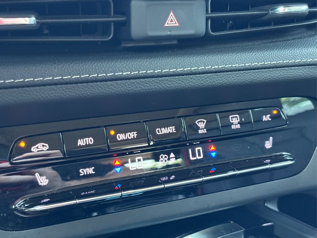 2022 Buick Envision Essence photo 28
