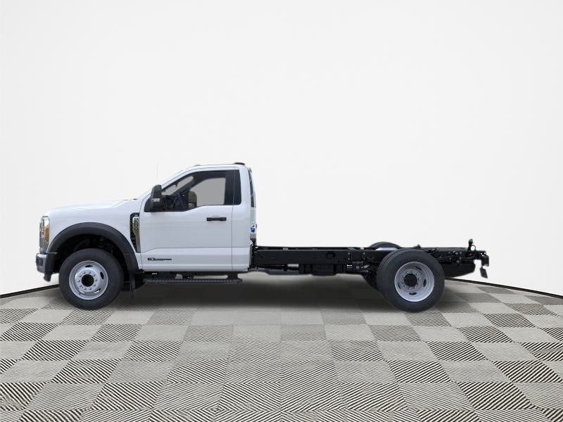2025 Ford F-600 photo 3