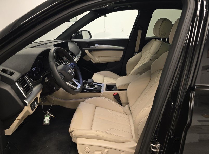 2025 Audi Q5 45 S line Premium photo 7