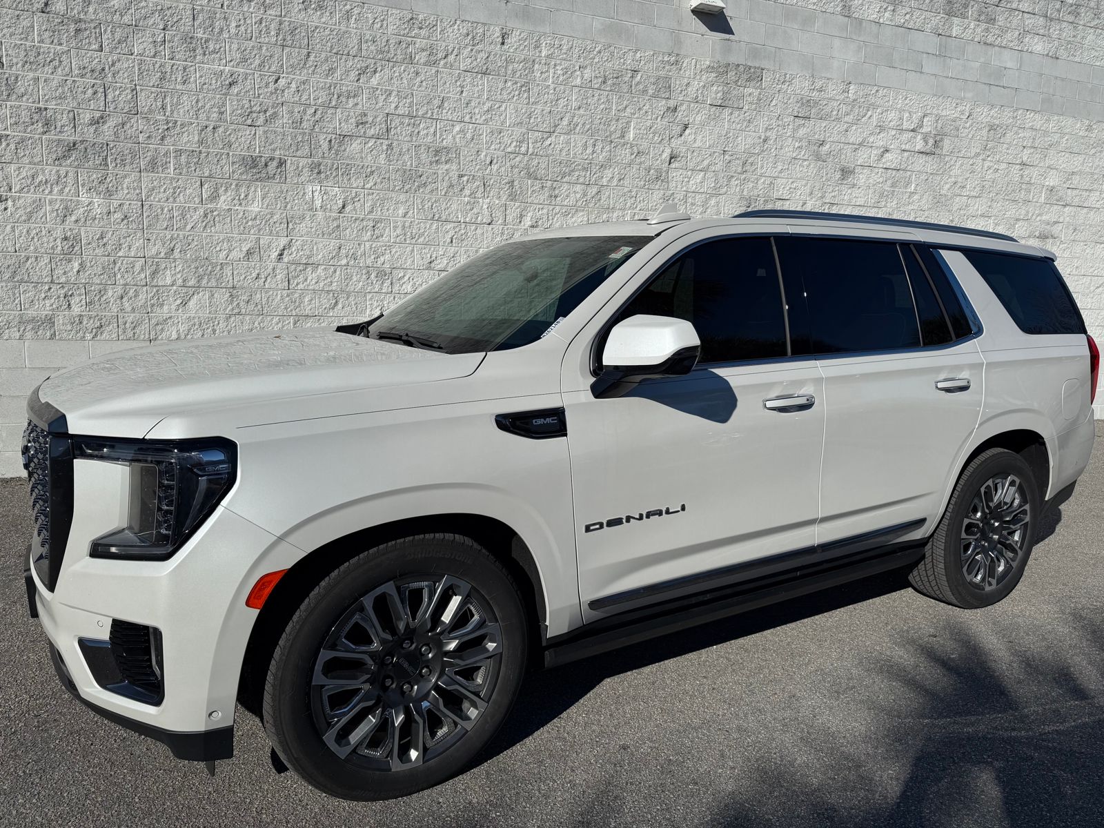 2023 GMC Yukon Denali Ultimate's photo