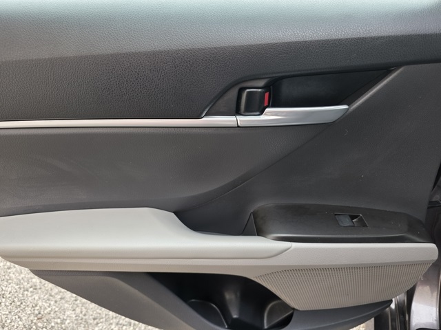 2023 Toyota Camry Hybrid LE photo 9