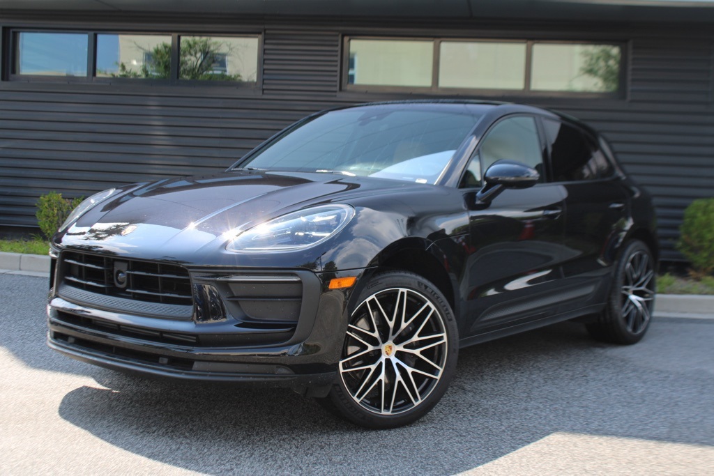 2025 Porsche Macan Base's photo