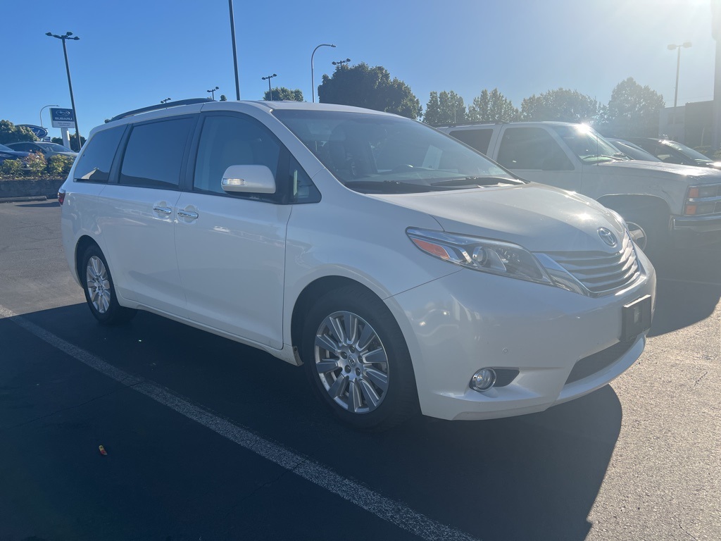2017 Toyota Sienna Limited photo 2