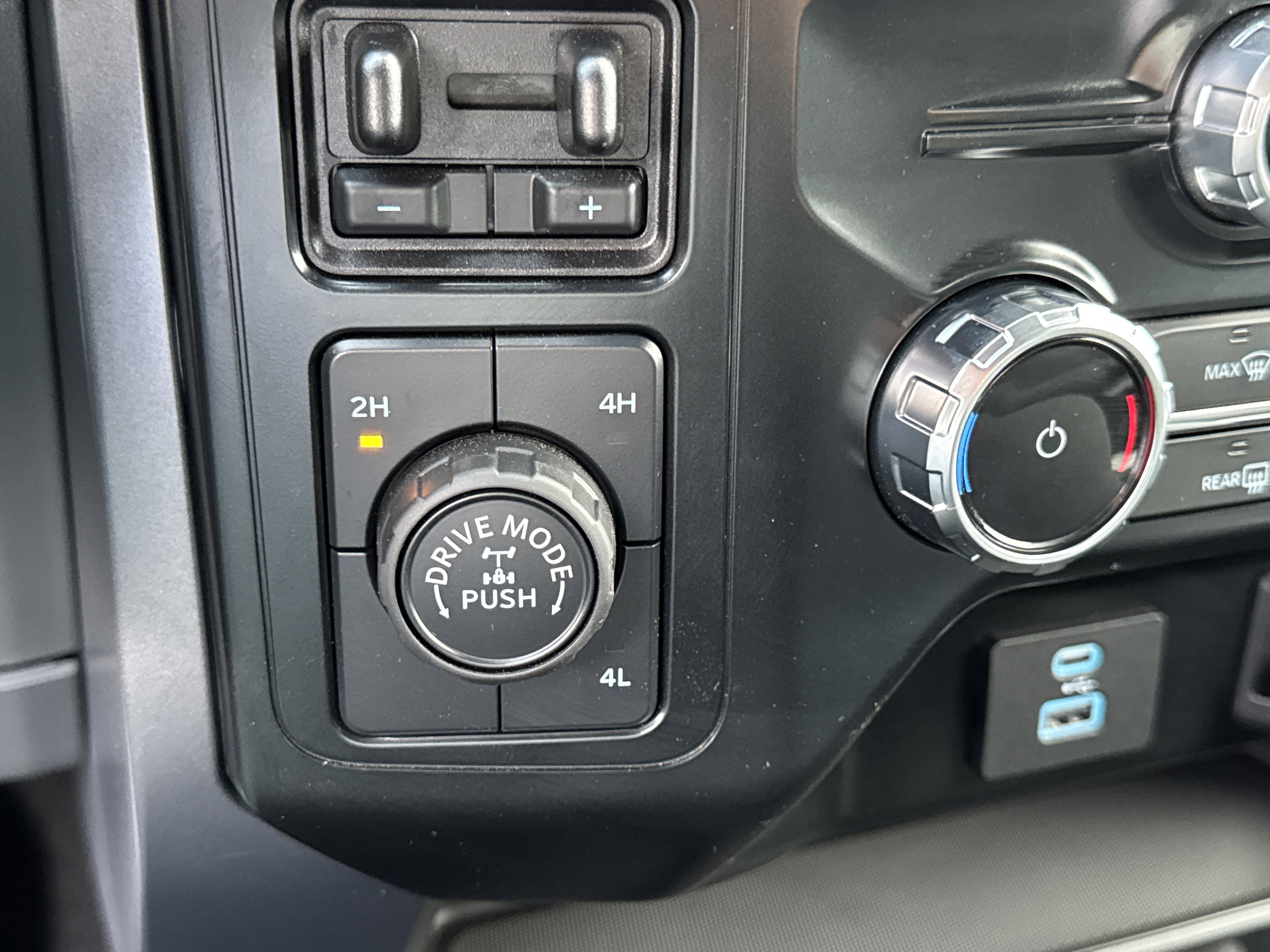 2024 Ford F-150 XLT photo 9