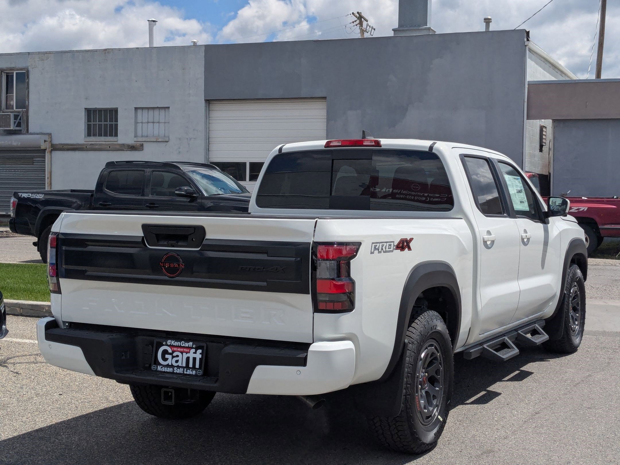 2025 Nissan Frontier PRO-4X photo 3