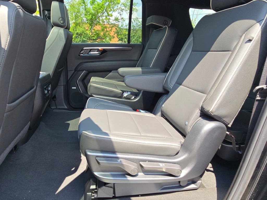 2025 Chevrolet Suburban Premier photo 21