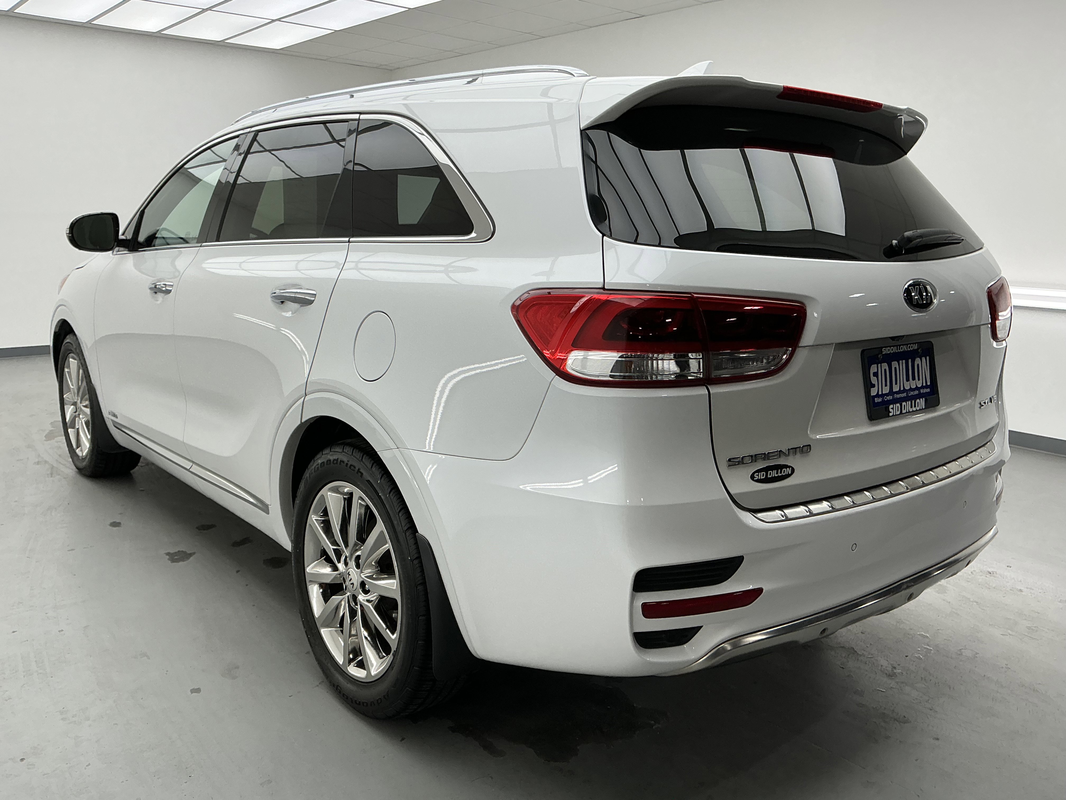 2016 Kia Sorento SX Limited photo 2
