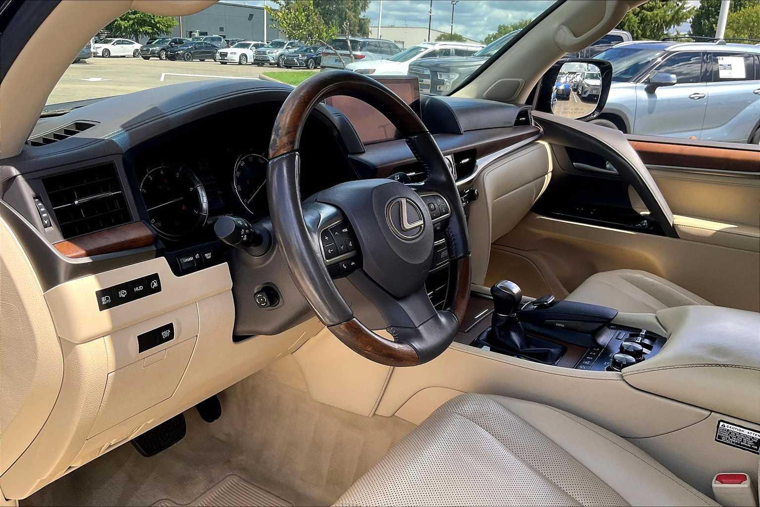 2017 Lexus LX 570 photo 14