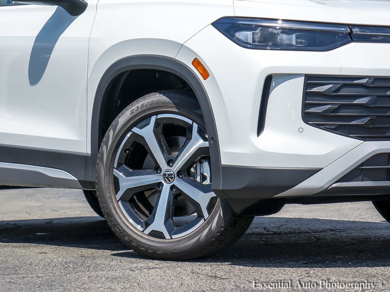 2025 VOLKSWAGEN TIGUAN - Image 2