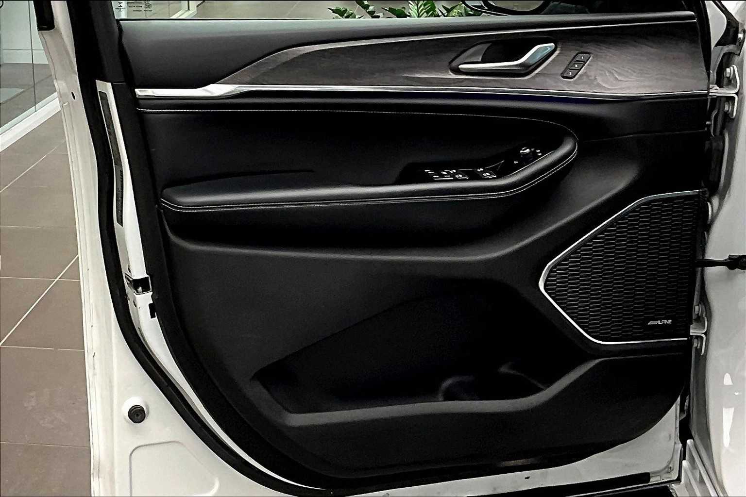 2022 Jeep Grand Cherokee Overland photo 20