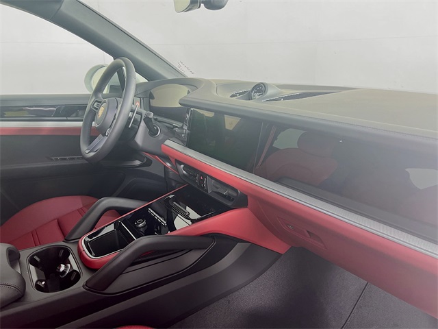 2025 Porsche Cayenne Coupe photo 28