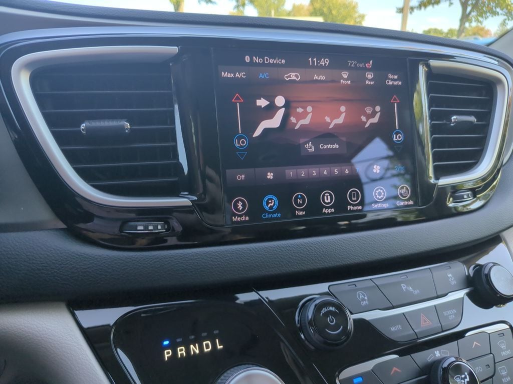 2020 Chrysler Pacifica Touring L photo 10