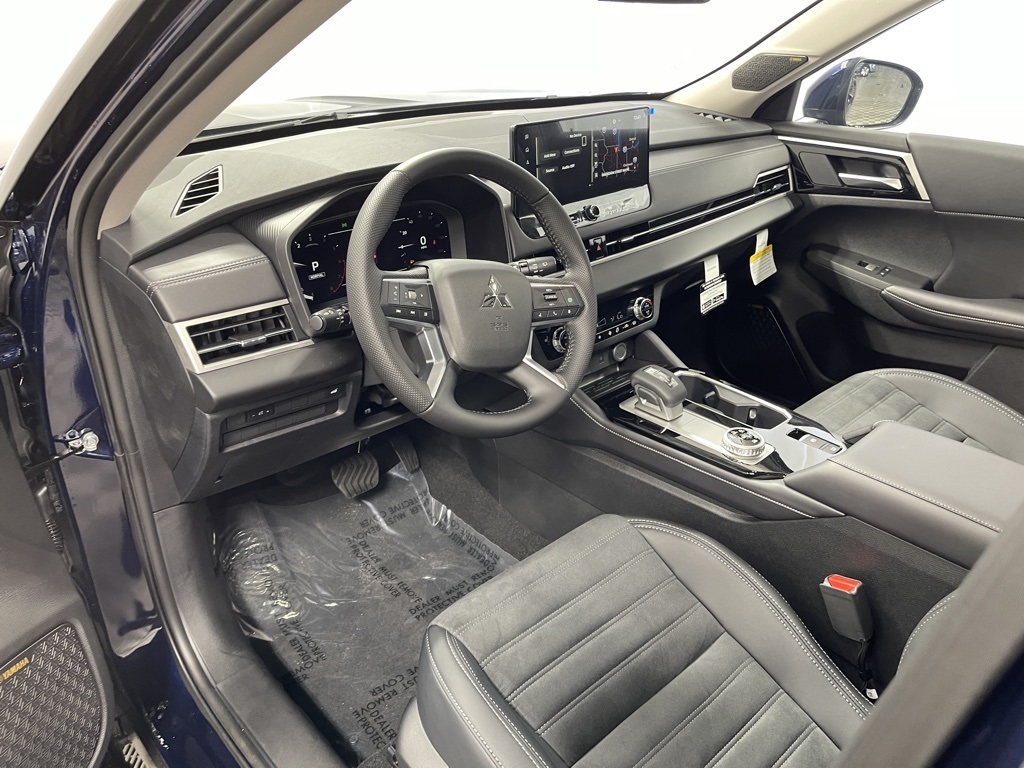 2025 Mitsubishi Outlander SE photo 18