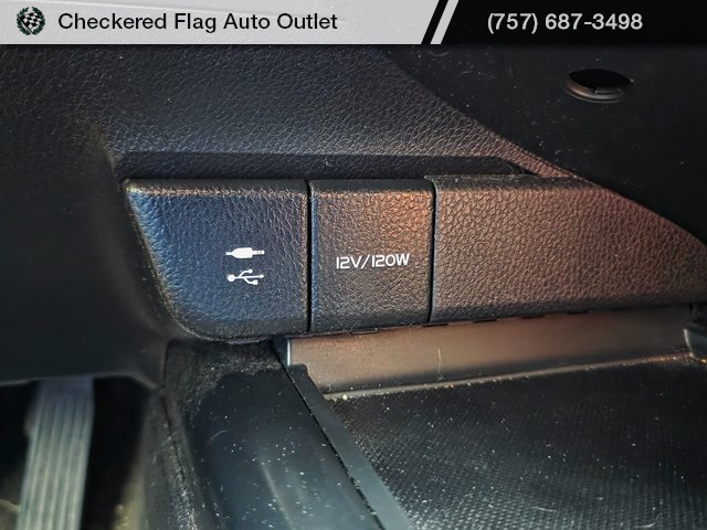 2019 Toyota Camry SE photo 19