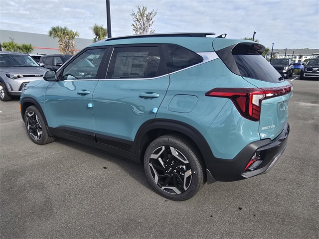 2026 Kia Seltos SX photo 2